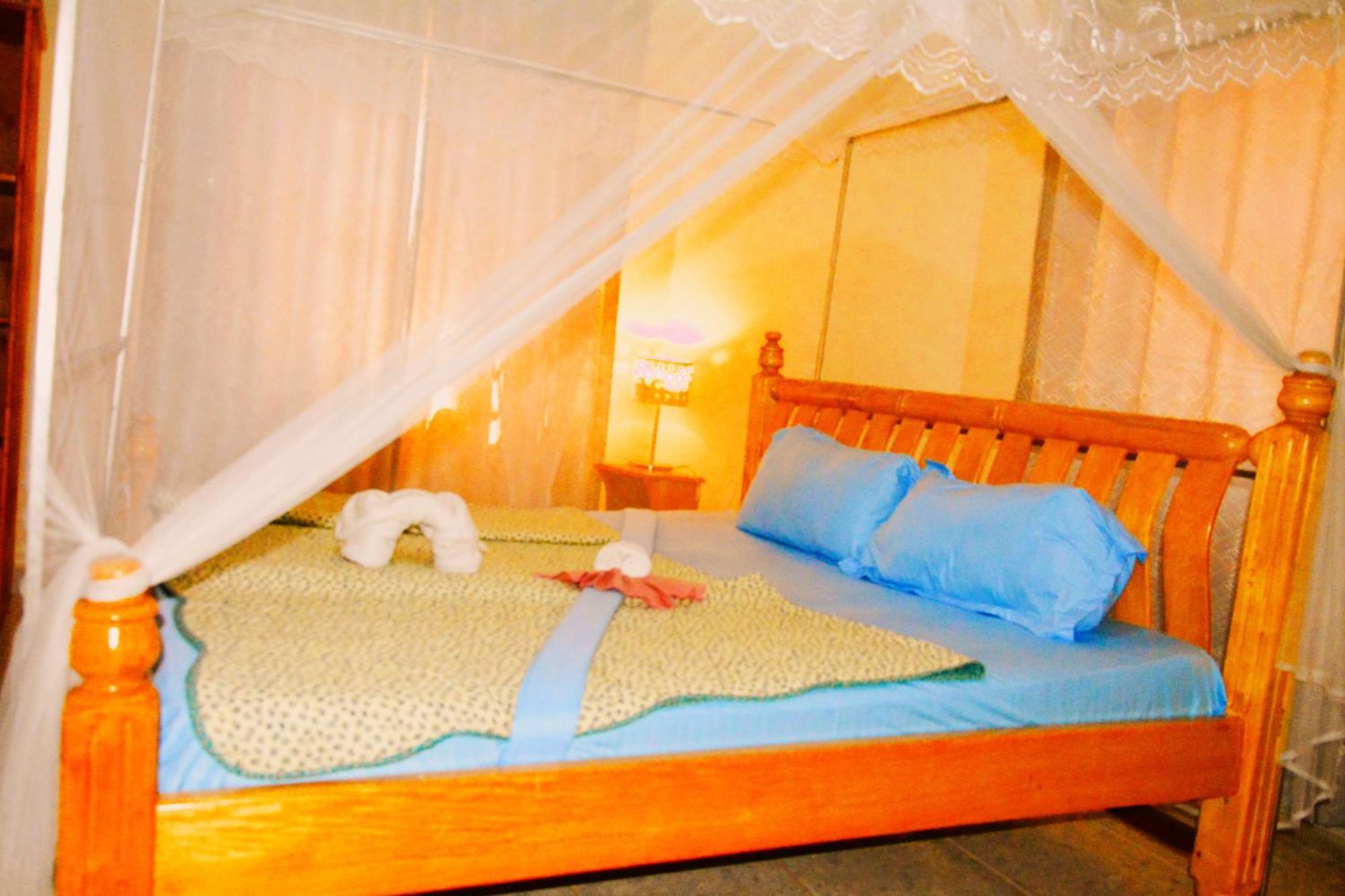 Lakeshore Bed And Breakfast Entebbe Exterior photo